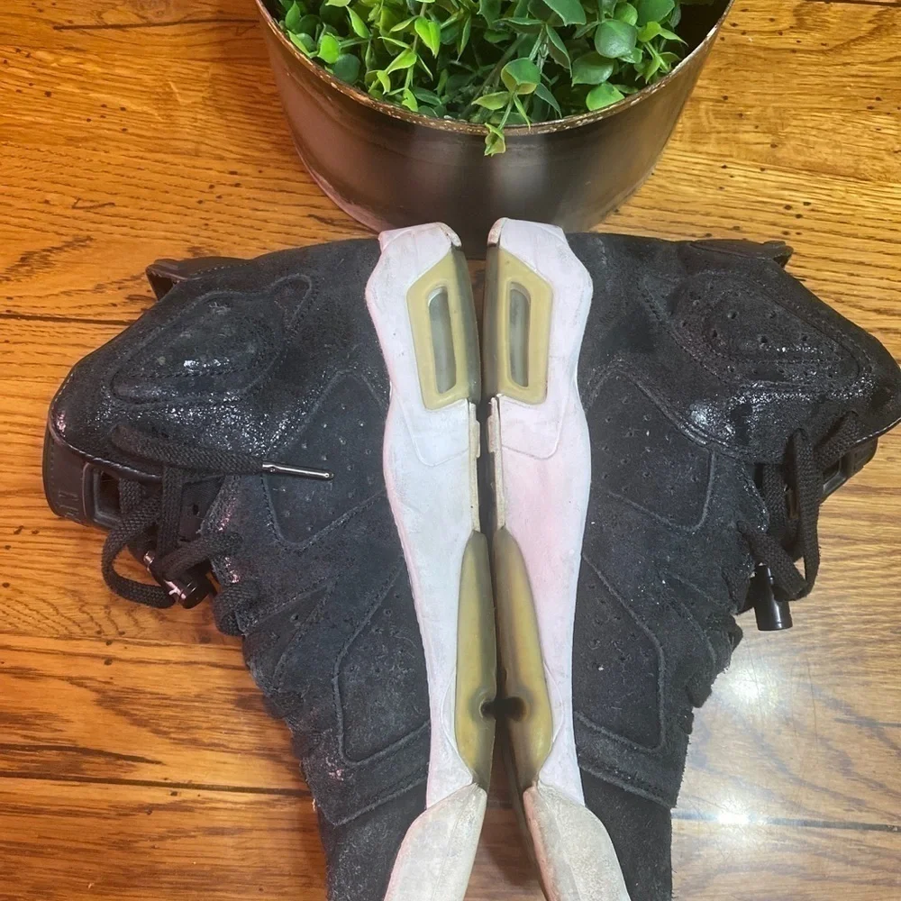 JORDAN 6 Retro Heiress Black Suede Size 5.5Y [881430-029].